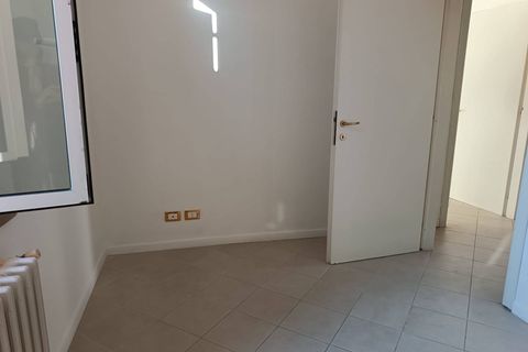 L'establiment comercial a Pontedera, Pisa, Pontedera - € 700/mes | Ref: DV2026002 - foto 16