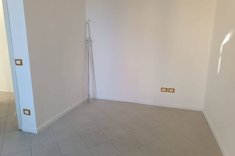 L'establiment comercial a Pontedera, Pisa, Pontedera - € 700/mes | Ref: DV2026002 - foto 18