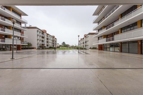 Erhvervsejendom i Carnaxide, Lisbon, Carnaxide - € 450.000 | Ref: C0379-00987 - foto 2