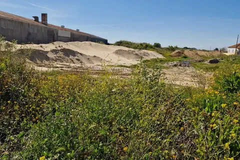 Helårsgrund i Espinho, Aveiro, Espinho - € 125.000 | Ref: C0496-00128 - foto 1