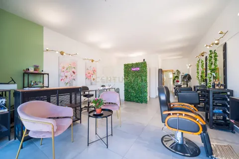 Erhvervsejendom i Carcavelos, Lisbon, Carcavelos - € 25.000 | Ref: C0417-00366 - foto 1