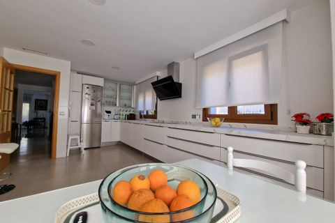 Villa a Marbella, Malaga, Marbella - € 2.200.000 | Ref: DPIe37456 - foto 17