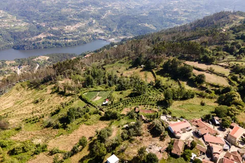 Helårsgrund i Penhalonga e Pacos de Gaiolo, Porto, Penhalonga e Pacos de Gaiolo - € 35.000 | Ref: C0471-00073 - foto 1