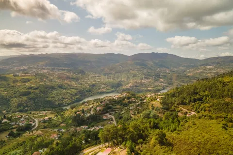 Helårsgrund i Penhalonga e Pacos de Gaiolo, Porto, Penhalonga e Pacos de Gaiolo - € 47.000 | Ref: C0471-00362 - foto 1