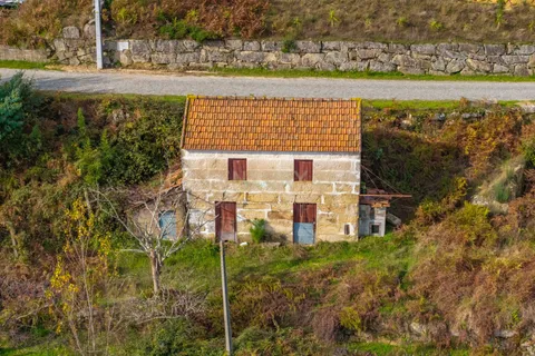 Helårsgrund i Penhalonga e Pacos de Gaiolo, Porto, Penhalonga e Pacos de Gaiolo - € 85.000 | Ref: C0471-00386 - foto 1
