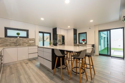 Villa i Oeiras, Lisbon, Oeiras - € 1.250.000 | Ref: C0444-00585 - foto 18