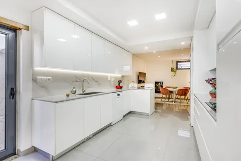 Villa i Oeiras, Lisbon, Oeiras - € 760.000 | Ref: C0246-03222 - foto 7