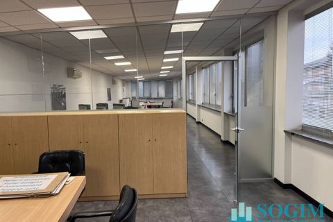 L'establiment comercial a Abbiategrasso, Milan, Abbiategrasso - € 24.166/mes | Ref: 37741 - foto 12