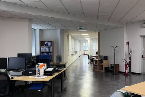 L'establiment comercial a Abbiategrasso, Milan, Abbiategrasso - € 24.166/mes | Ref: 37741 - foto 16