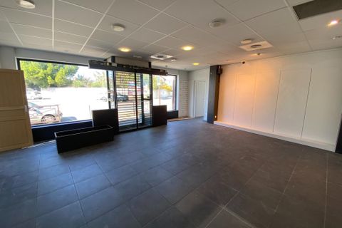 L'establiment comercial a Avignon, Vaucluse, Avignon - € 19.416/mes | Ref: 1423 - foto 2