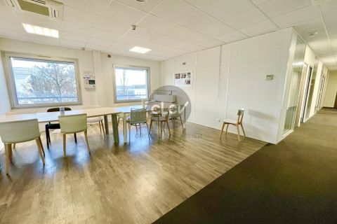 L'establiment comercial a Bron, Rhone, Bron - € 8.583/mes | Ref: 86701758 - foto 2