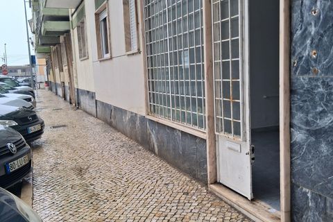Erhvervsejendom i Alges, Lisbon, Alges - € 100.000 | Ref: C0212-04277 - foto 1