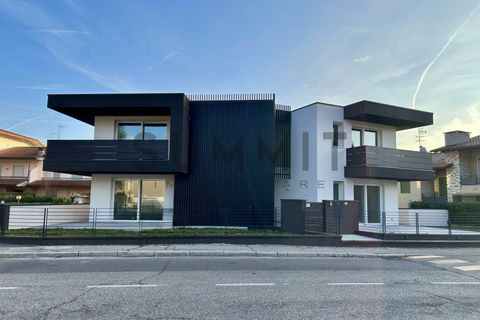 Villa i Schio, Vicenza, Schio - € 450.000 | Ref: DS4270 - foto 1