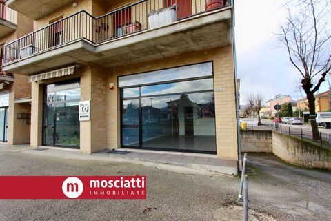 L'establiment comercial a Matelica, Macerata, Matelica - € 400/mes | Ref: C16/1 - foto 2