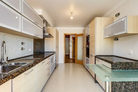 Dúplex a Alges, Lisbon, Alges - € 3.245/mes | Ref: Duplex T3 com amplo terraço e vista de rio - foto 2