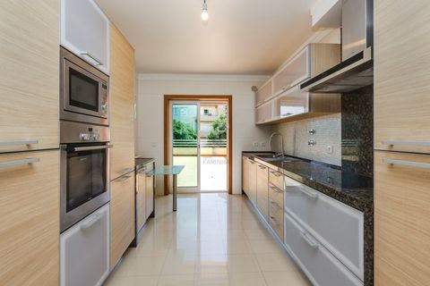 Dúplex a Alges, Lisbon, Alges - € 3.245/mes | Ref: Duplex T3 com amplo terraço e vista de rio - foto 3