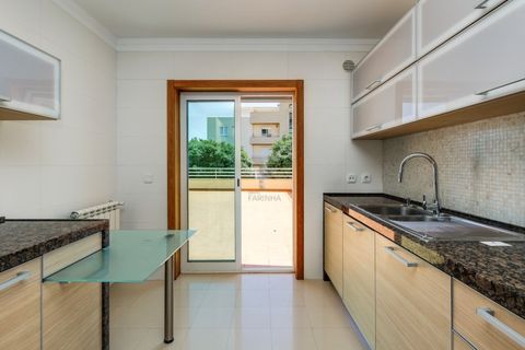 Dúplex a Alges, Lisbon, Alges - € 3.245/mes | Ref: Duplex T3 com amplo terraço e vista de rio - foto 4