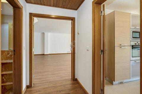 Dúplex a Alges, Lisbon, Alges - € 3.245/mes | Ref: Duplex T3 com amplo terraço e vista de rio - foto 5