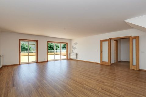 Dúplex a Alges, Lisbon, Alges - € 3.245/mes | Ref: Duplex T3 com amplo terraço e vista de rio - foto 8