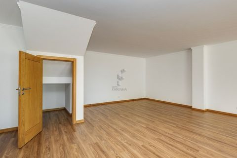 Dúplex a Alges, Lisbon, Alges - € 3.245/mes | Ref: Duplex T3 com amplo terraço e vista de rio - foto 10