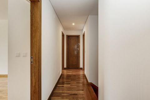 Dúplex a Alges, Lisbon, Alges - € 3.245/mes | Ref: Duplex T3 com amplo terraço e vista de rio - foto 15