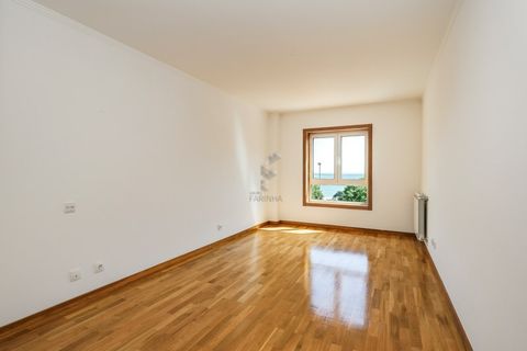 Dúplex a Alges, Lisbon, Alges - € 3.245/mes | Ref: Duplex T3 com amplo terraço e vista de rio - foto 16