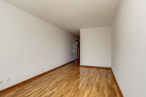 Dúplex a Alges, Lisbon, Alges - € 3.245/mes | Ref: Duplex T3 com amplo terraço e vista de rio - foto 17