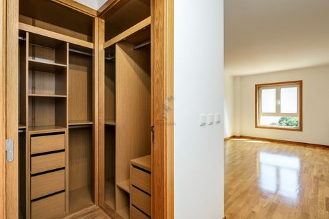 Dúplex a Alges, Lisbon, Alges - € 3.245/mes | Ref: Duplex T3 com amplo terraço e vista de rio - foto 18