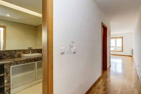 Dúplex a Alges, Lisbon, Alges - € 3.245/mes | Ref: Duplex T3 com amplo terraço e vista de rio - foto 20