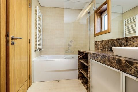 Dúplex a Alges, Lisbon, Alges - € 3.245/mes | Ref: Duplex T3 com amplo terraço e vista de rio - foto 22