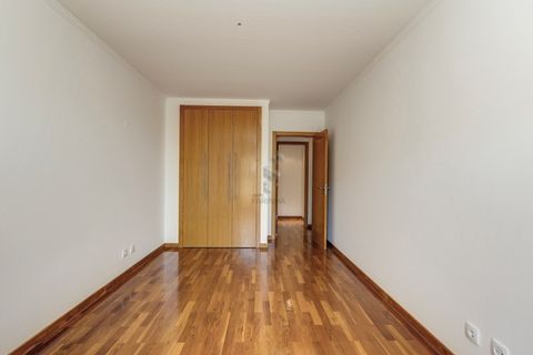 Dúplex a Alges, Lisbon, Alges - € 3.245/mes | Ref: Duplex T3 com amplo terraço e vista de rio - foto 25