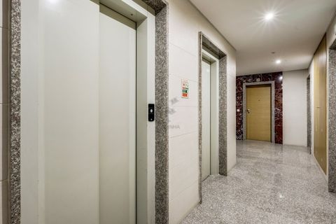 Dúplex a Alges, Lisbon, Alges - € 3.245/mes | Ref: Duplex T3 com amplo terraço e vista de rio - foto 33