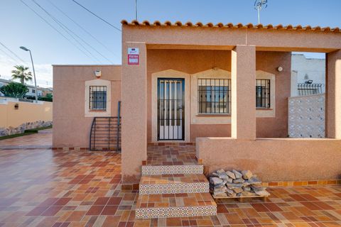 Villa a Torrevieja, Alicante, Torrevieja - € 236.500 | Ref: AM-02166/8919 - foto 12