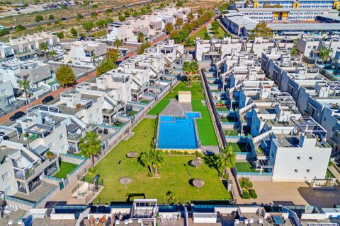 Villa i Torrevieja, Alicante, Torrevieja - € 284.000 | Ref: 748870 - foto 32