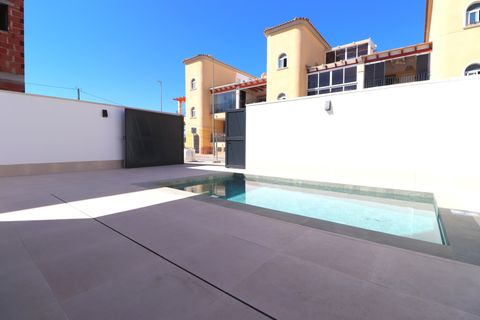 Villa a Heredades, Alicante, Heredades - € 359.900 | Ref: VRE KR1823 - foto 2