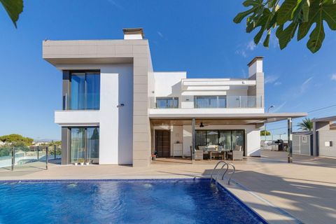 Villa a Torrevieja, Alicante, Torrevieja - € 1.275.000 | Ref: MLSC9796614/13477 - foto 2