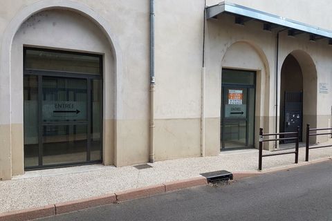 L'establiment comercial a Aubenas, Ardeche, Aubenas - € 7.932/mes | Ref: ST_REGIS_LES_ARCADES - foto 2