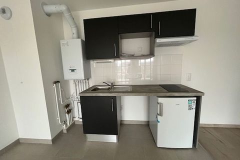 Apartament a Compiègne, Oise, Compiègne - € 735/mes | Ref: LO1K-VZY-D46 - foto 2