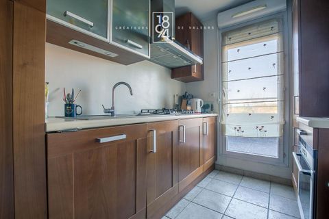 Duplex i Marseille, Bouches-du-Rhone, Marseille - € 329.000 | Ref: GGL3-2DZ-I54 - foto 5