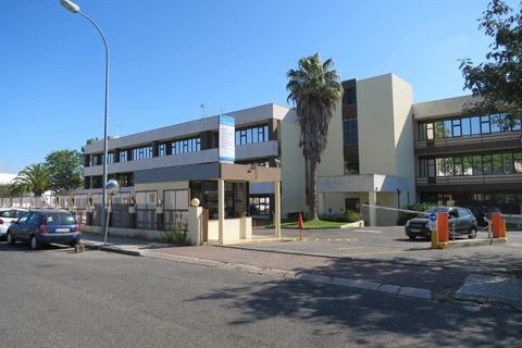 Erhvervsejendom i Amadora, Lisbon, Amadora - € 710.000 | Ref: 004-1439 - foto 1
