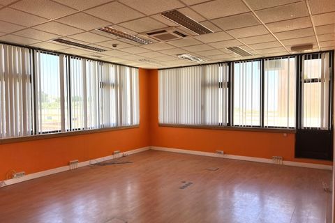 Erhvervsejendom i Amadora, Lisbon, Amadora - € 710.000 | Ref: 004-1439 - foto 2