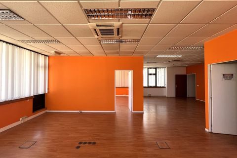 Erhvervsejendom i Amadora, Lisbon, Amadora - € 710.000 | Ref: 004-1439 - foto 3