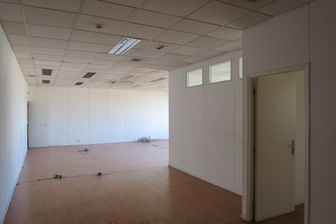 Erhvervsejendom i Amadora, Lisbon, Amadora - € 710.000 | Ref: 004-1439 - foto 8