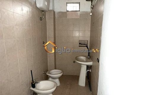L'establiment comercial a Caivano, Naples, Caivano - € 450/mes | Ref: 232 - foto 5