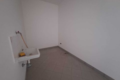 L'establiment comercial a Amelia, Terni, Amelia - € 550/mes | Ref: .14 - foto 12