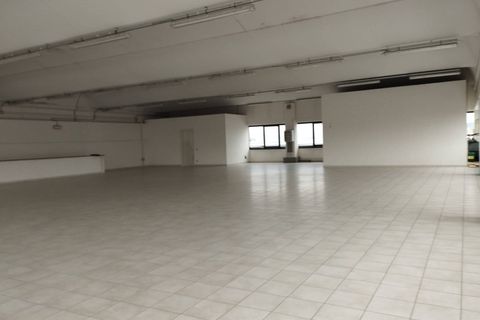 L'establiment comercial a Pontedera, Pisa, Pontedera - € 2.200/mes | Ref: DV2026009 - foto 2