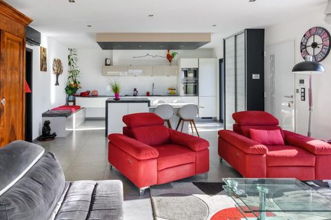 Villa a Marseille, Bouches-du-Rhone, Marseille - € 1.300.000 | Ref: HH-16083010 - foto 3
