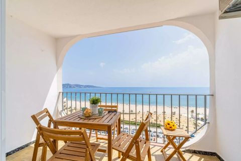 Lejlighed i Empuriabrava, Gerona - foto 1