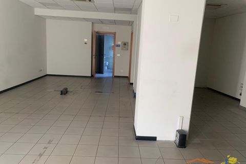 Apartament a Parma, Parma, Parma - € 2.400/mes | Ref: AN-COMMPR - foto 3