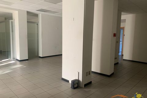 Apartament a Parma, Parma, Parma - € 2.400/mes | Ref: AN-COMMPR - foto 4